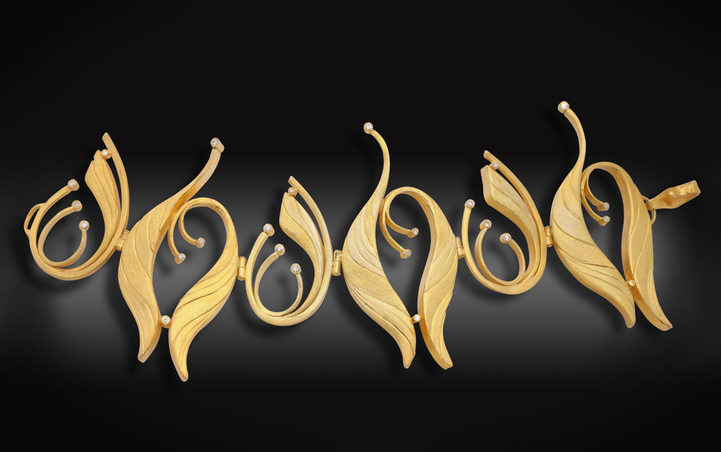 Hollow-Bracelet-18k-and-Diamonds